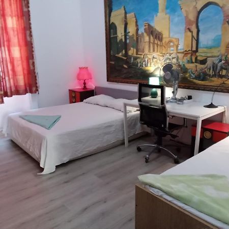 A Room In A Beautiful Apartment In The City Center Milan Exterior photo