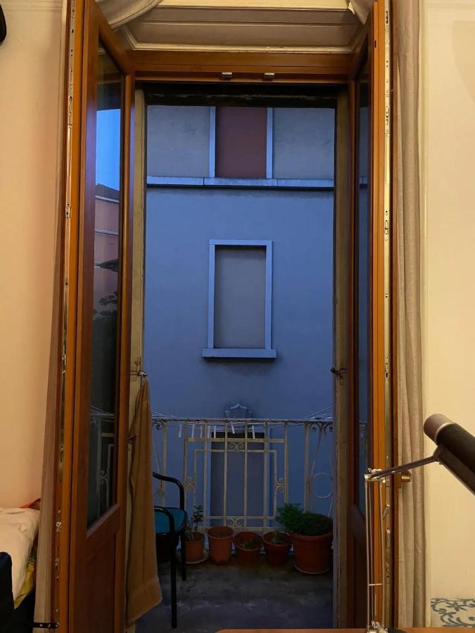A Room In A Beautiful Apartment In The City Center Milan Exterior photo