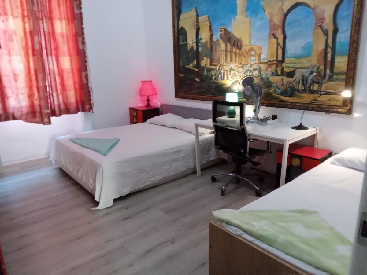 A Room In A Beautiful Apartment In The City Center Milan Exterior photo