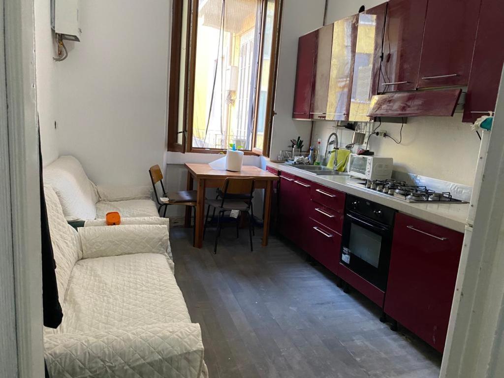 A Room In A Beautiful Apartment In The City Center Milan Exterior photo